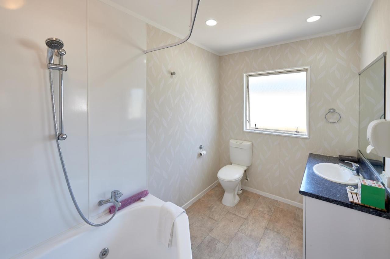 Livingston Motel Whakatane Bagian luar foto